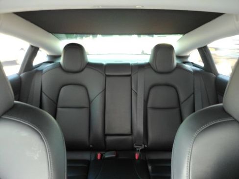 Used 2020 Tesla Model 3 Standard Range Plus RWD image 31
