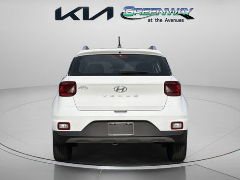 Used 2025 Hyundai Venue SEL FWD image 5