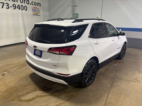 Used 2023 Chevrolet Equinox RS image 9
