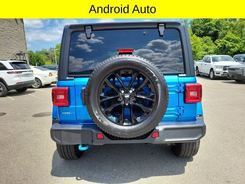 Used 2023 Jeep Wrangler Unlimited Sahara w/ Dual Top Group AWD/4WD image 5