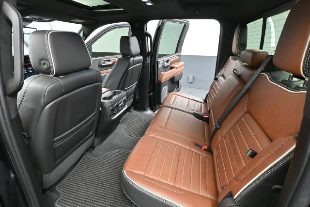 Used 2024 GMC Sierra 3500 Denali Ultimate AWD/4WD image 33
