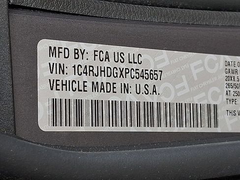 Used 2023 Jeep Grand Cherokee Overland AWD/4WD image 33