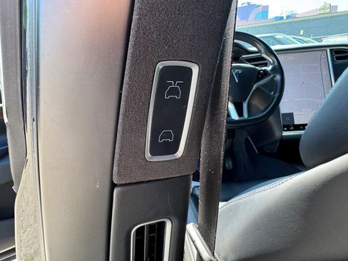 Used 2017 Tesla Model X 100D AWD/4WD image 18