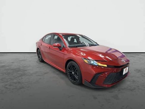 Used 2025 Toyota Camry SE image 6