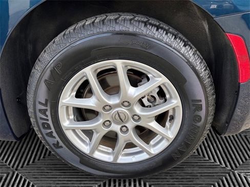 Used 2023 Chrysler Pacifica Touring-L image 14