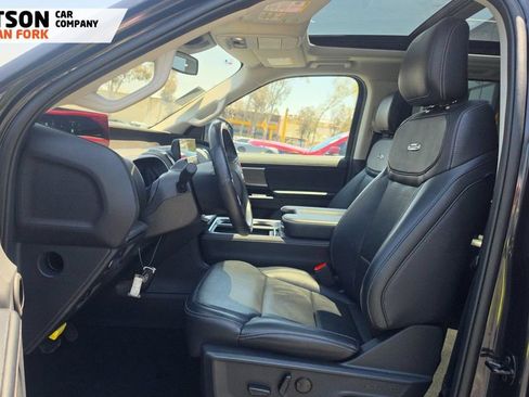 Used 2025 Ford Expedition Max Platinum w/ Driver's Package AWD/4WD image 4