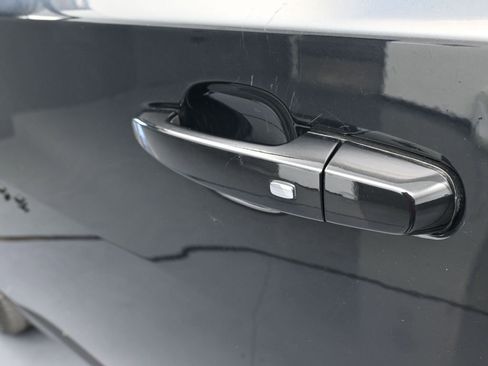 Used 2023 Chevrolet Traverse LT w/ Midnight/Sport Edition image 34