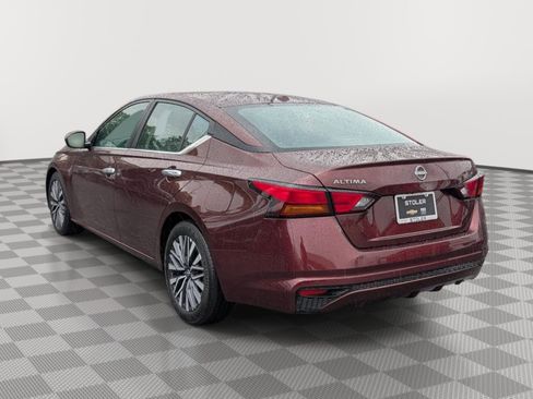Used 2025 Nissan Altima 2.5 SV FWD image 3