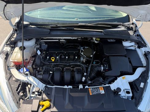 Used 2016 Ford Focus SE FWD image 3
