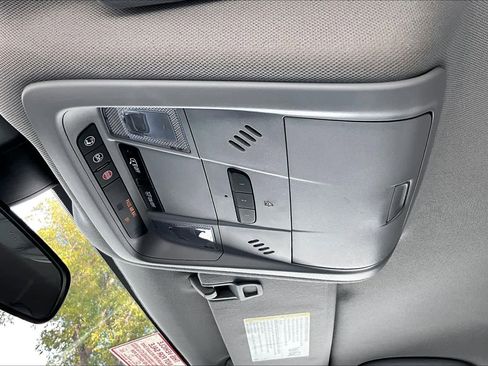 Used 2018 Chevrolet Equinox LT image 30