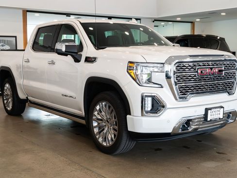 Used 2019 GMC Sierra 1500 Denali w/ Denali Ultimate Package AWD/4WD image 3