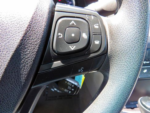 Used 2017 Toyota Camry LE image 20