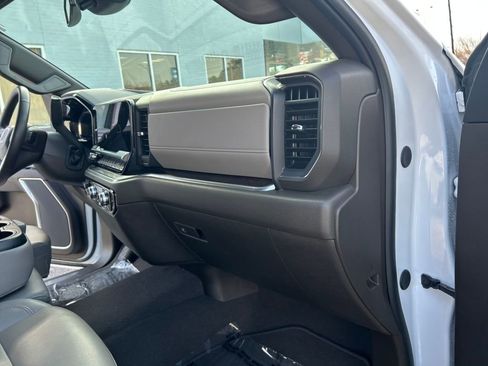 Used 2025 GMC Sierra 1500 SLT image 27