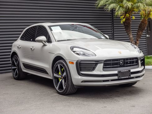 Certified 2023 Porsche Macan AWD/4WD image 6