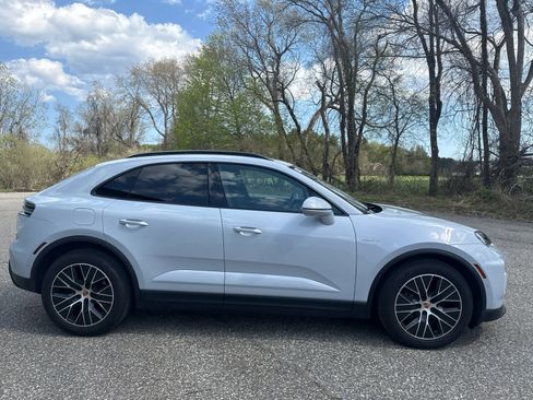Used 2025 Porsche Macan 4 Electric AWD/4WD image 6