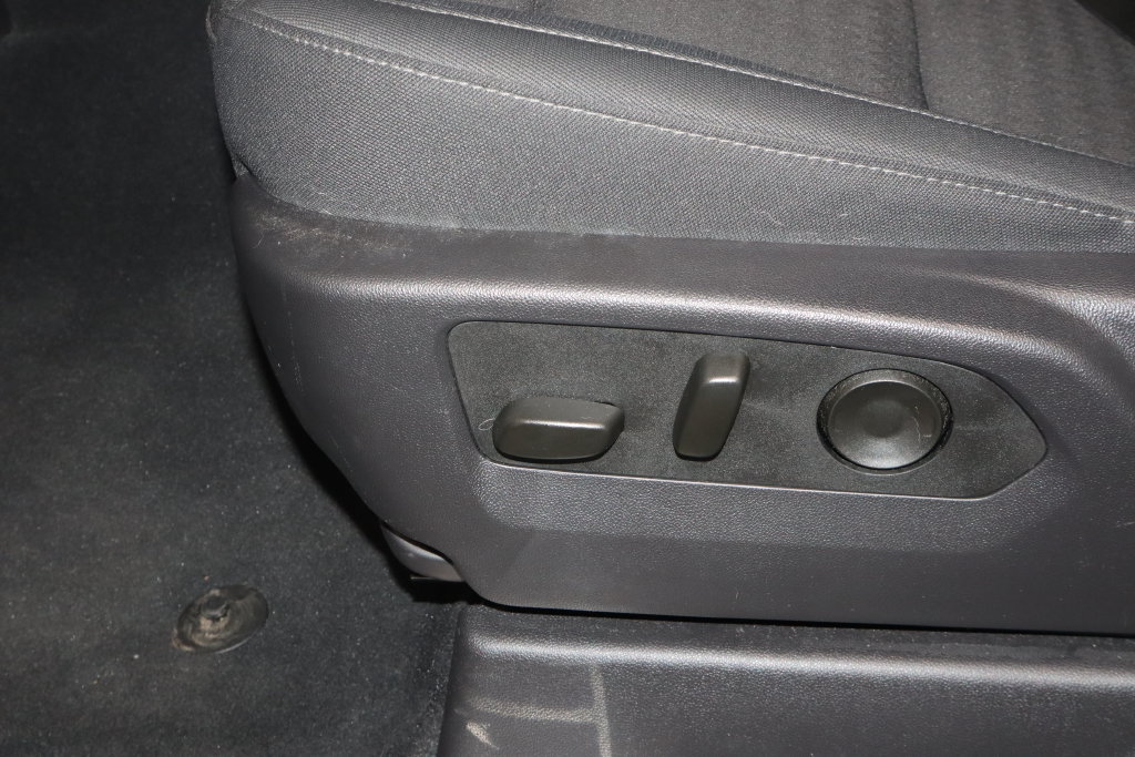 Used 2025 Chevrolet Silverado 1500 LT AWD/4WD image 17