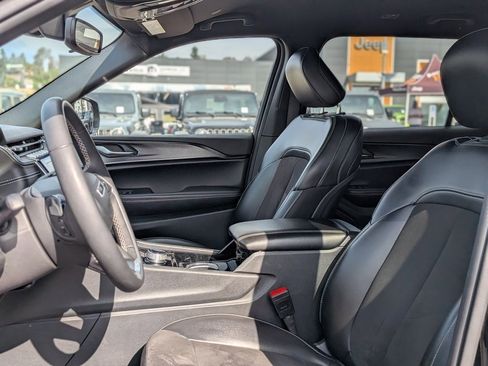 Used 2023 Jeep Grand Cherokee L Laredo image 12