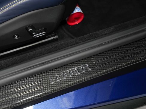 Used 2019 Ferrari Portofino RWD image 36