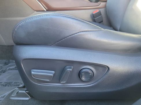 Used 2023 Toyota Venza XLE image 22