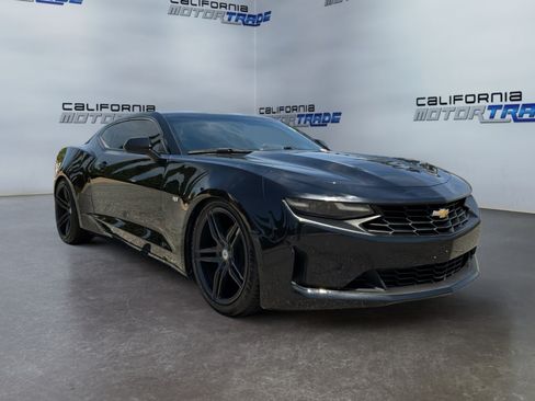 Used 2019 Chevrolet Camaro LT RWD image 3