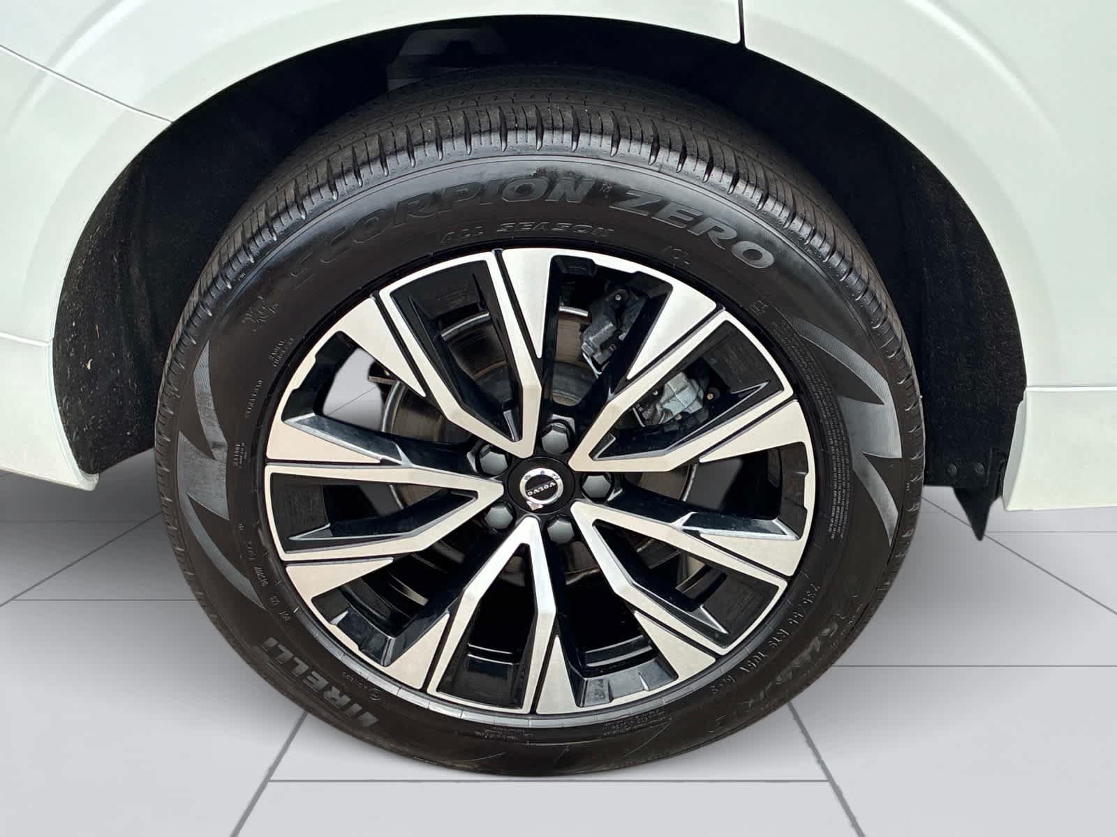 Used 2025 Volvo XC60 B5 Plus AWD/4WD image 10