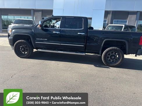 Used 2018 GMC Sierra 2500 Denali w/ Duramax Plus Package AWD/4WD image 8
