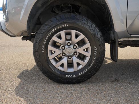 Used 2016 Toyota Tacoma SR5 w/ SR5 Appearance Package (DM) image 10