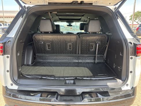 Used 2023 Chevrolet Traverse Premier w/ Redline Edition FWD image 19