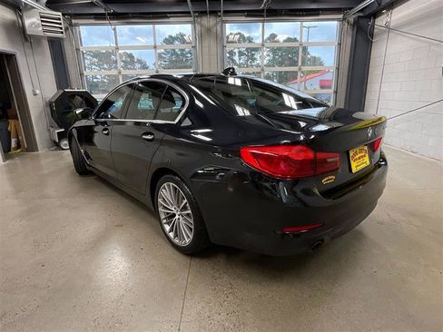 Used 2018 BMW 530i w/ Premium Package RWD image 3