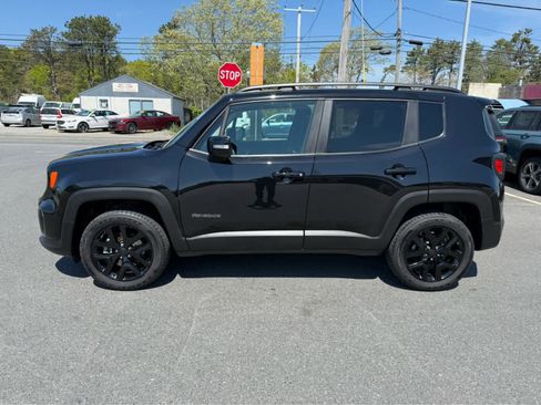 Used 2023 Jeep Renegade Altitude w/ Sun/Sound Group AWD/4WD image 5