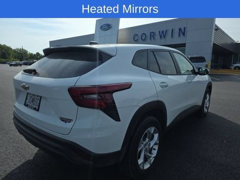 Used 2025 Chevrolet Trax LS w/ LS Convenience Package FWD image 5