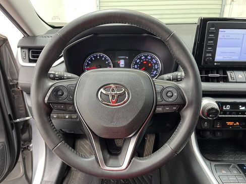 Used 2020 Toyota RAV4 XLE Premium FWD image 22