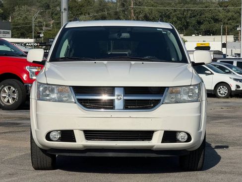 Used 2010 Dodge Journey SXT w/ Flexible Seating Group FWD image 3