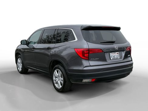 Certified 2018 Honda Pilot LX image 3