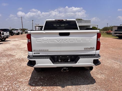 Used 2021 Chevrolet Silverado 2500 High Country w/ Z71 Off-Road Package AWD/4WD image 4