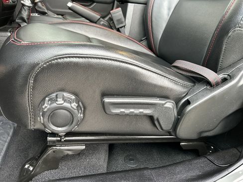 Used 2023 Jeep Wrangler Unlimited Rubicon image 19