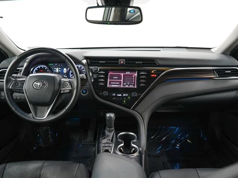 Used 2018 Toyota Camry XLE FWD image 13