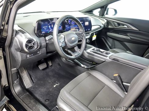 Certified 2026 Chevrolet Equinox EV LT w/ Comfort Package FWD image 10