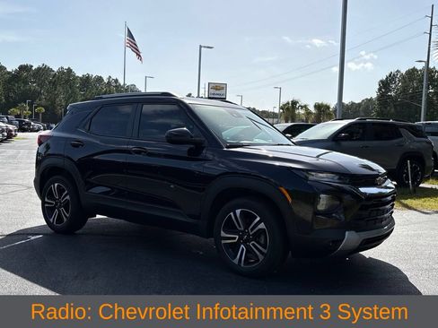 Used 2023 Chevrolet TrailBlazer LT FWD image 3