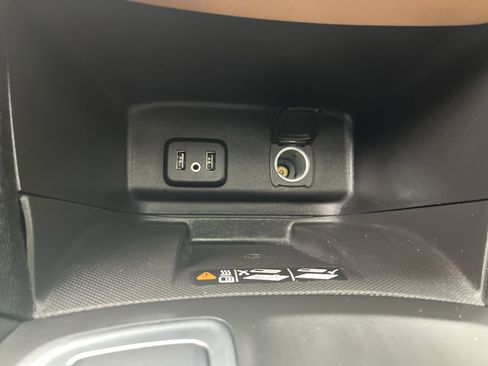 Used 2018 Chevrolet Equinox Premier image 24