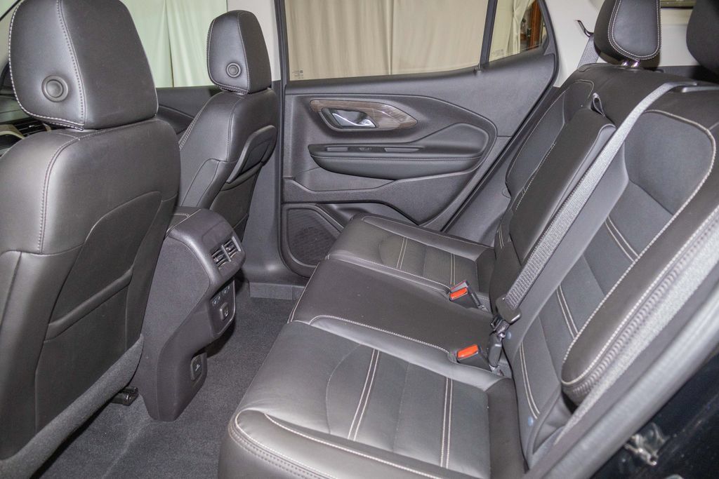 Used 2024 GMC Terrain Denali w/ Denali Premium Package AWD/4WD image 12