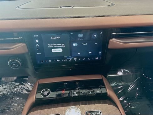Used 2025 Lincoln Navigator Reserve AWD/4WD image 9