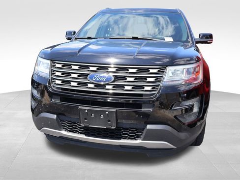 Used 2016 Ford Explorer XLT w/ Equipment Group 202A AWD/4WD image 5
