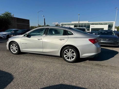 Used 2017 Chevrolet Malibu LT image 2