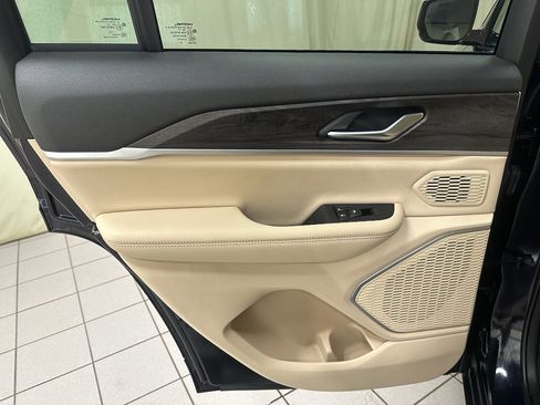 Used 2023 Jeep Grand Cherokee 4WD 4xe image 34