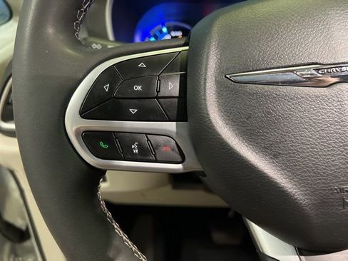 Used 2024 Chrysler Pacifica Limited FWD image 41