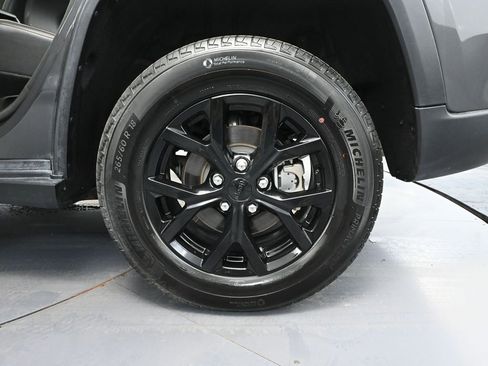 Used 2024 Jeep Grand Cherokee Altitude AWD/4WD image 15