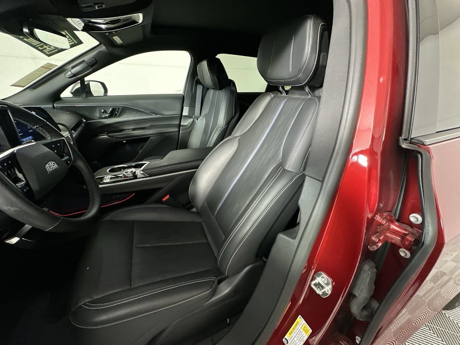 Used 2024 Cadillac Lyriq Sport RWD image 11