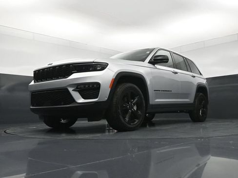 Used 2024 Jeep Grand Cherokee Limited w/ Luxury Tech Group II AWD/4WD image 20