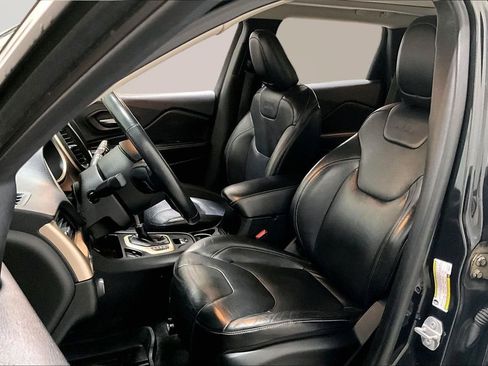 Used 2015 Jeep Cherokee Limited image 21